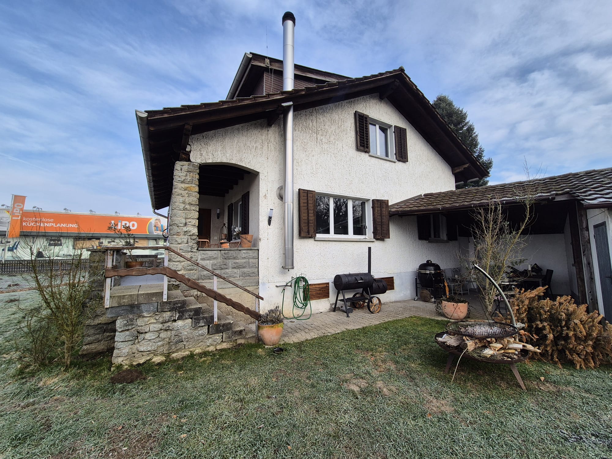 Renoviertes Wohnhaus von aussen